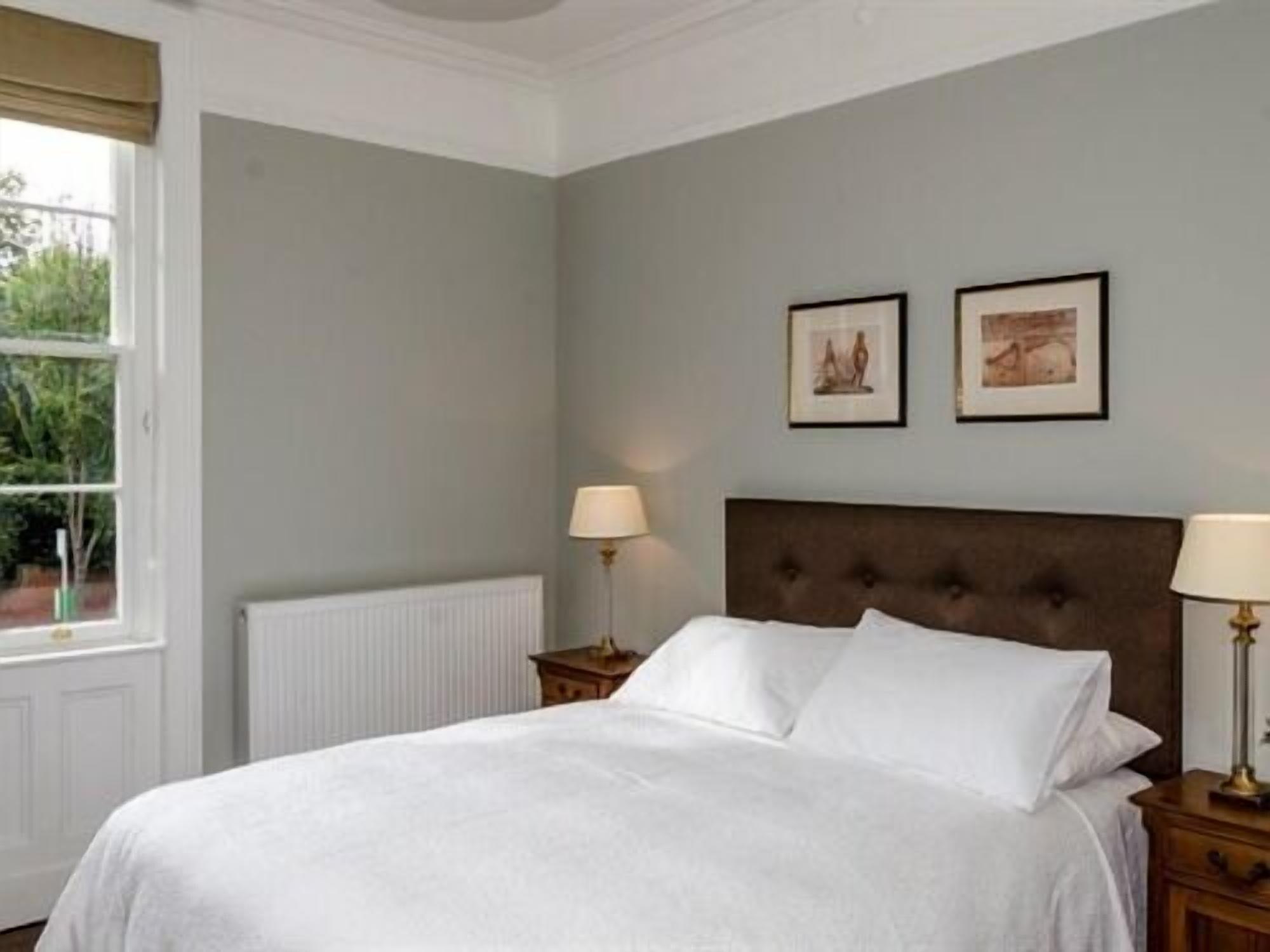 Bed and Breakfast The Lions Newark-on-Trent  Екстер'єр фото