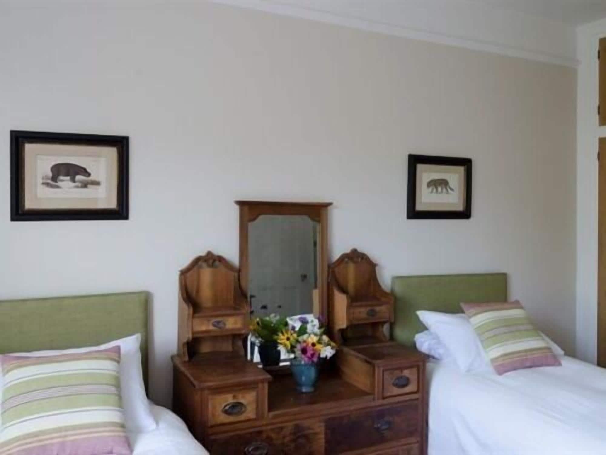 Bed and Breakfast The Lions Newark-on-Trent  Екстер'єр фото